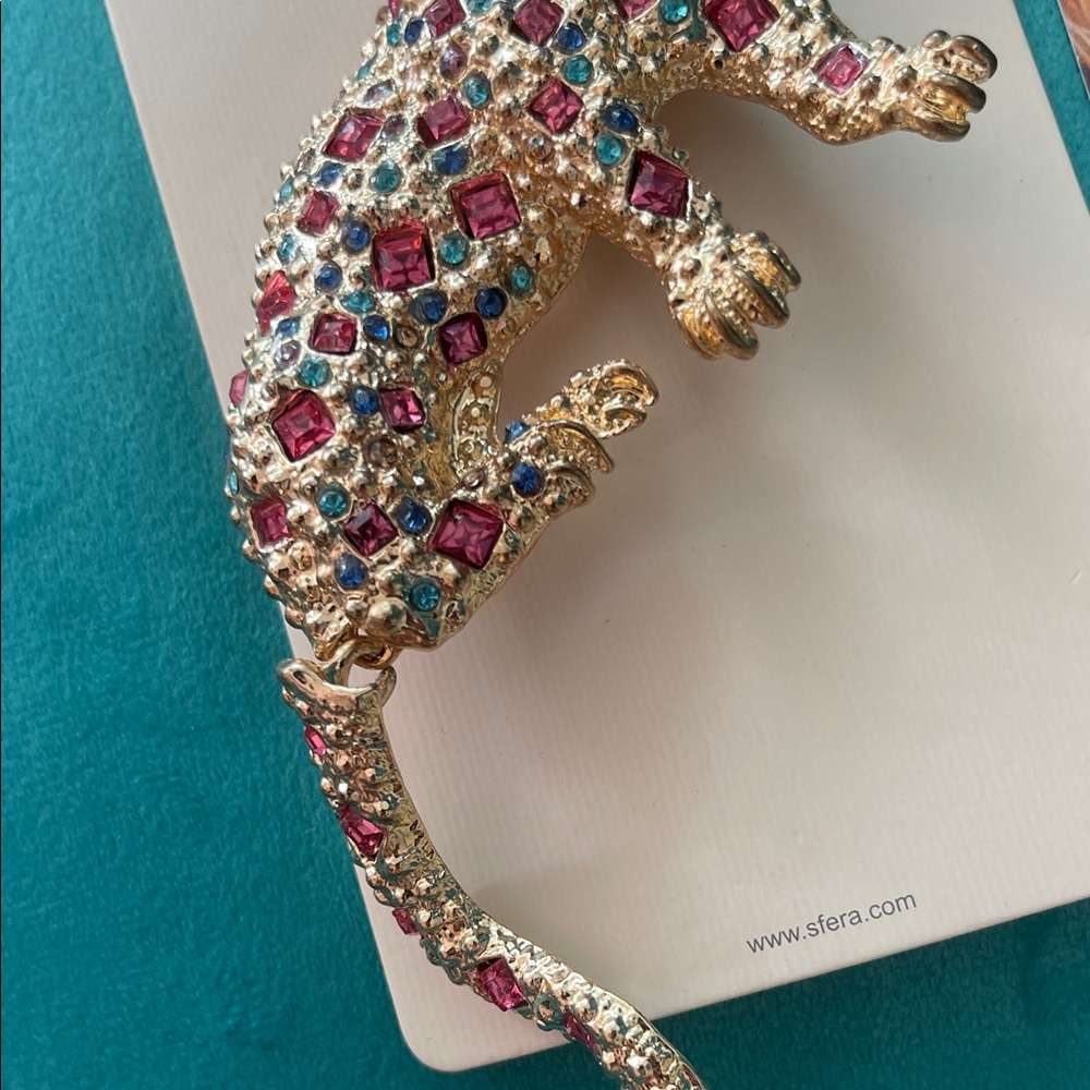 🚨 SOLD OUT 🚨GEMSTONE LEOPARD PIN - Picture 4 of 5